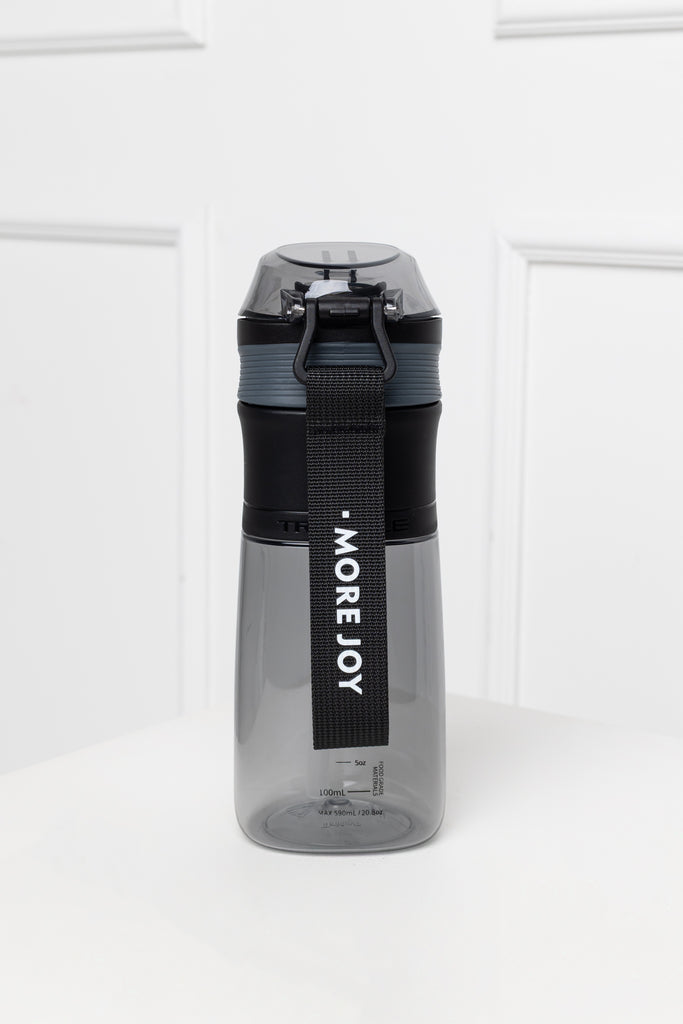 Sportine vandens gertuve juoda