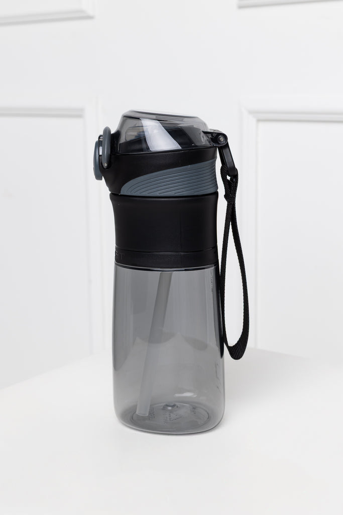 Vandens gertuve sportui juoda