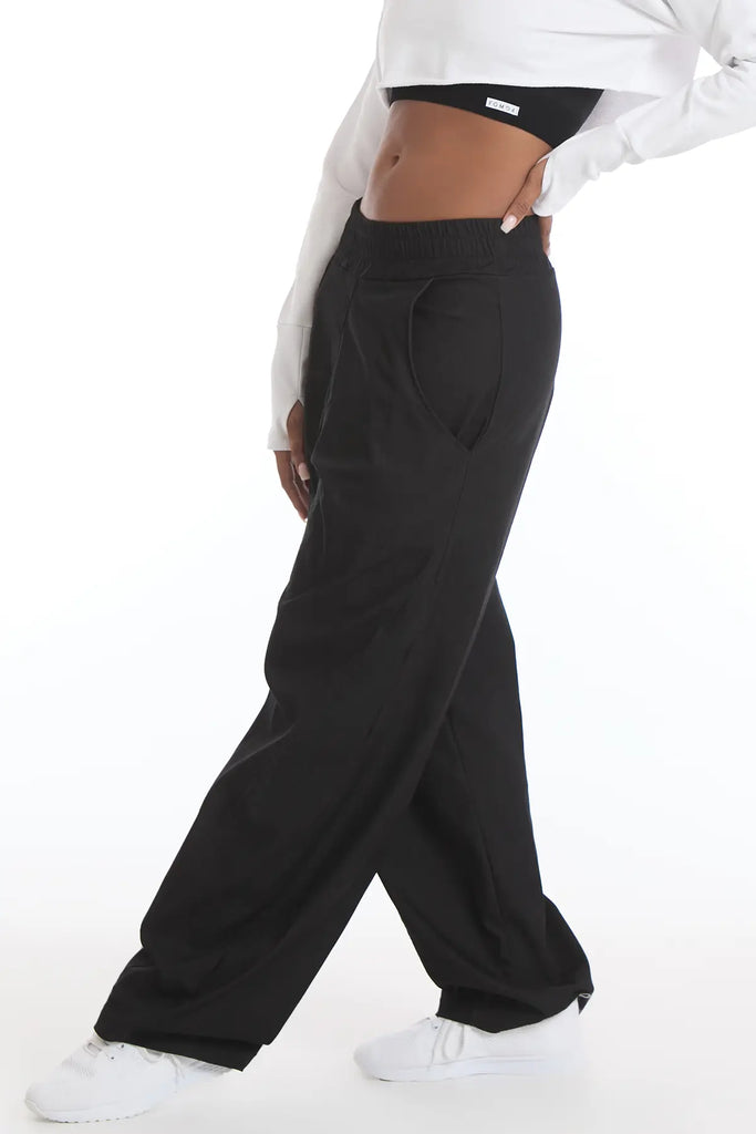 Juodos sportinės kelnės moterims