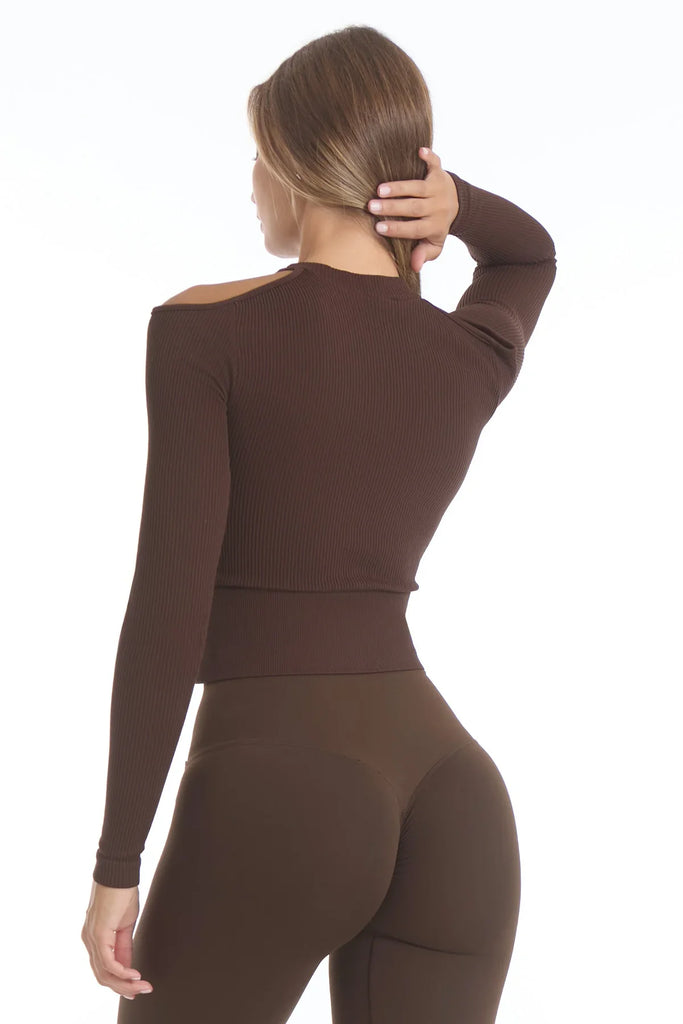 Palaidinė atvirais pečiais ruda