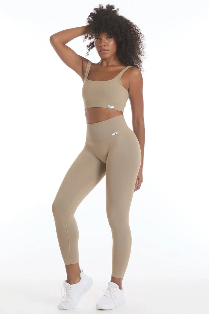 Sportinis kostiumėlis kreminės spalvos