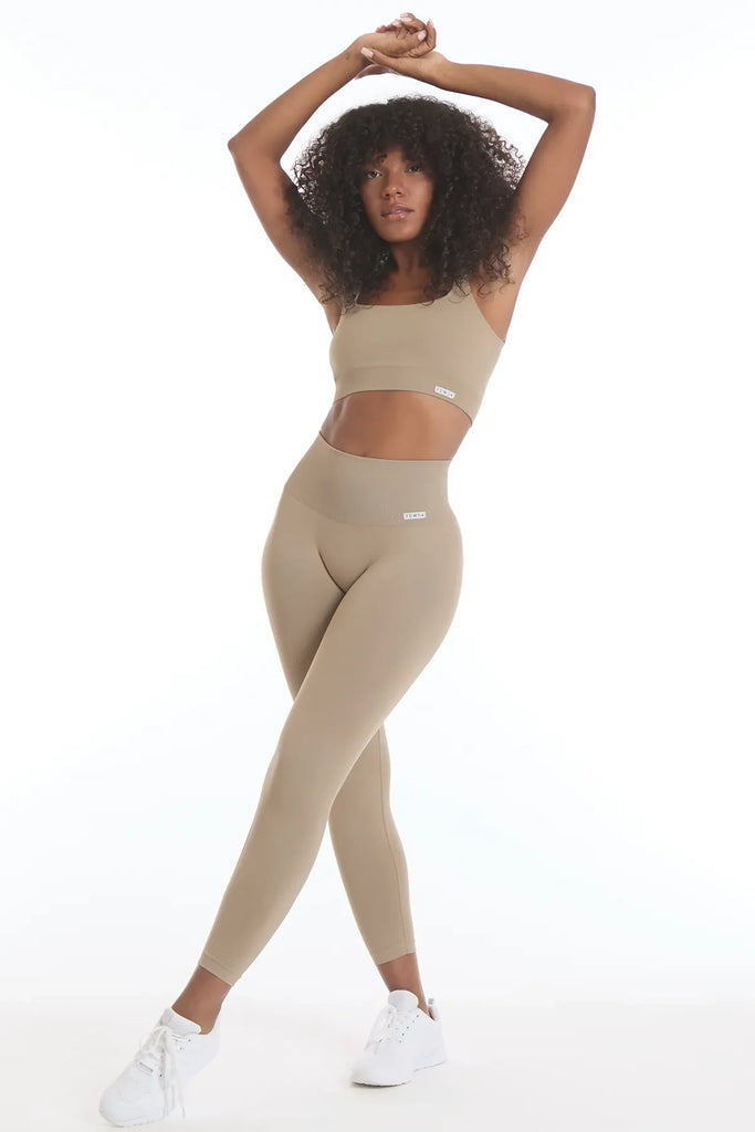 Sportinis kostiumelis kremines spalvos